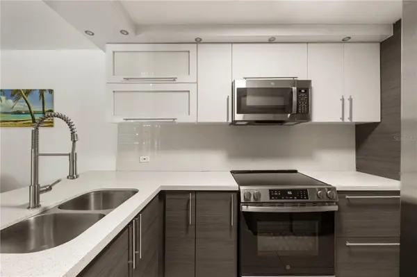 7 AVENIDA LAGUNA #2H, Carolina, PR 00979