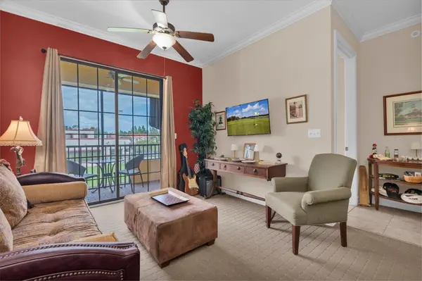 13941 CLUBHOUSE DR #215, Tampa, FL 33618