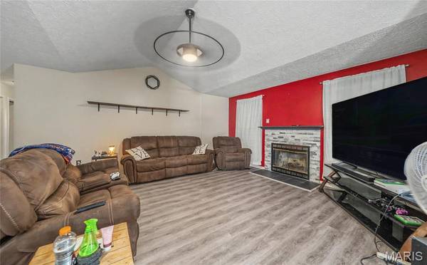 123 Phoenix AVE, St Robert, MO 65584