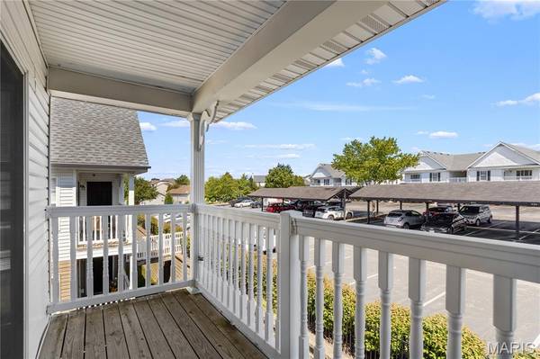 734 Saravalle DR, St Peters, MO 63376