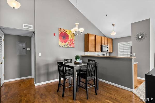 734 Saravalle DR, St Peters, MO 63376