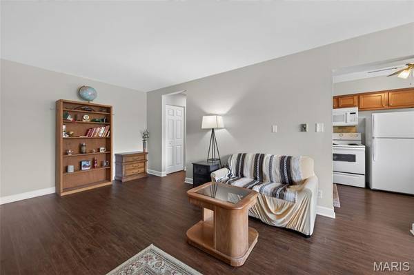 10065 N Bunker Hill DR #B, St Louis, MO 63123