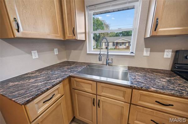 645 Sarah ST, Lebanon, MO 65536