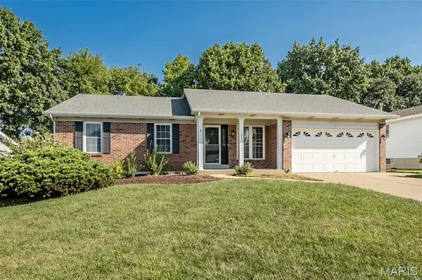 2941 Park Valley DR, St Peters, MO 63376