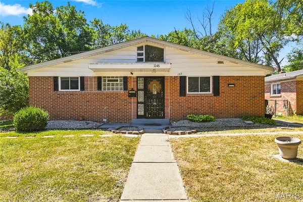 1145 Glenside LN, University City, MO 63130