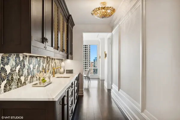 9 W Walton ST #2301, Chicago, IL 60610