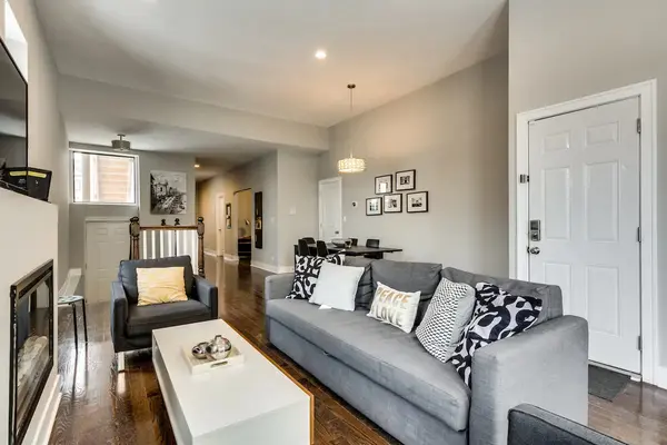 15 S Oakley BLVD, Chicago, IL 60612