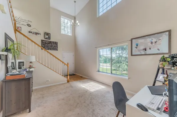 2481 Jamestown LN, Aurora, IL 60502