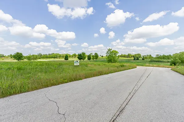 10006 Saint Andrews DR, Marengo, IL 60152