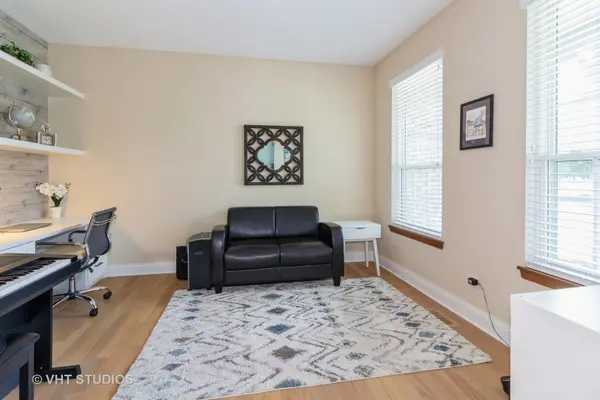 856 Longmeadow DR, Carol Stream, IL 60188