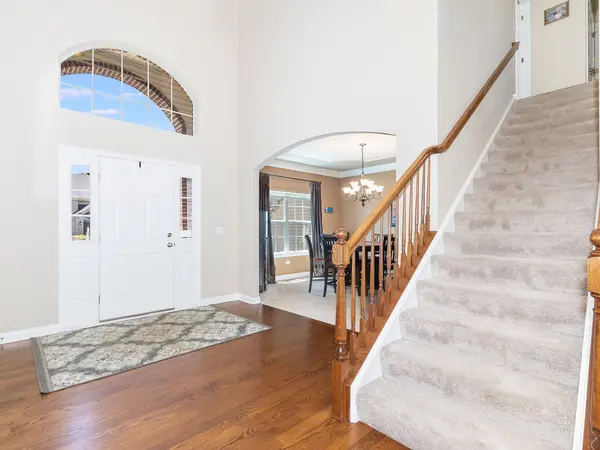 9 Heather CT, Bolingbrook, IL 60490