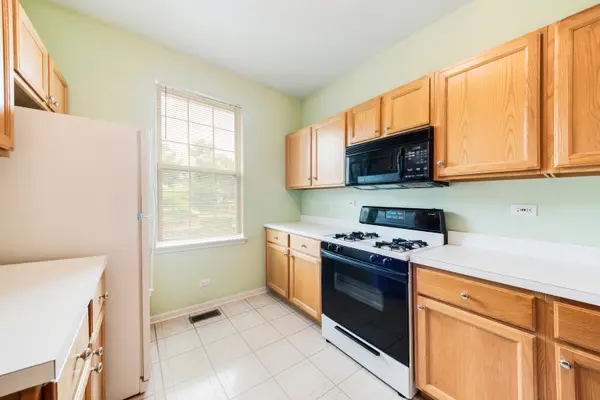 613 W Natalie LN, Addison, IL 60101