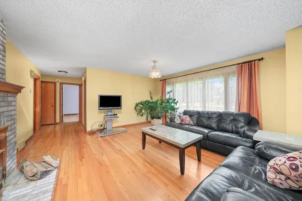 17W280 Hillside LN, Willowbrook, IL 60527
