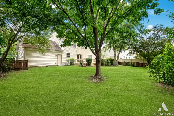 1230 COBBLERS XING, Elgin, IL 60120