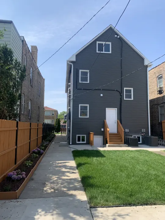 5148 W Henderson ST, Chicago, IL 60641
