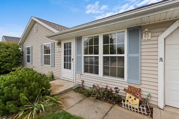 603 Bluestem DR, St. Joseph, IL 61873