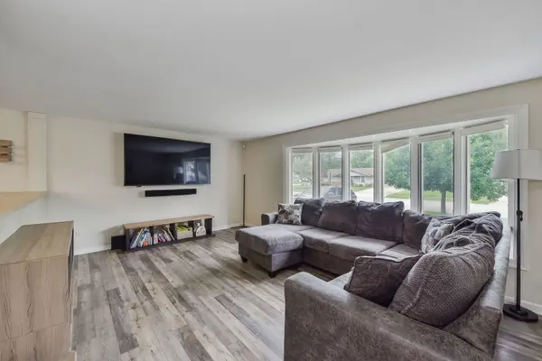 1527 Kingston LN, Schaumburg, IL 60193