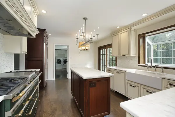1803 Ivy LN, Northbrook, IL 60062