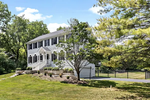 123 Wagon Wheel LN, Barrington Hills, IL 60010