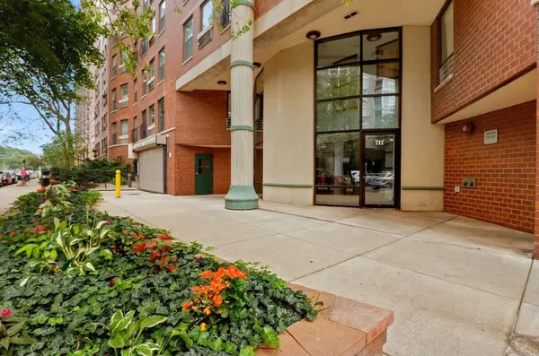 711 W Gordon TER #318, Chicago, IL 60613