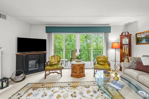 3900 W Bryn Mawr AVE #303, Chicago, IL 60659