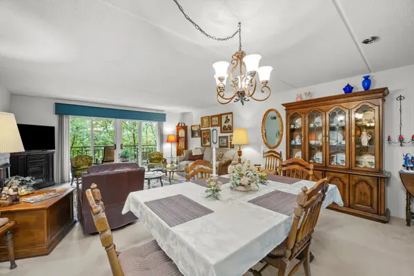 3900 W Bryn Mawr AVE #303, Chicago, IL 60659