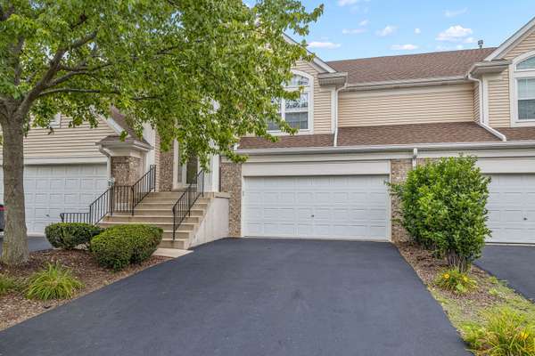 2733 OLD WOODS TRL #2733, Plainfield, IL 60586