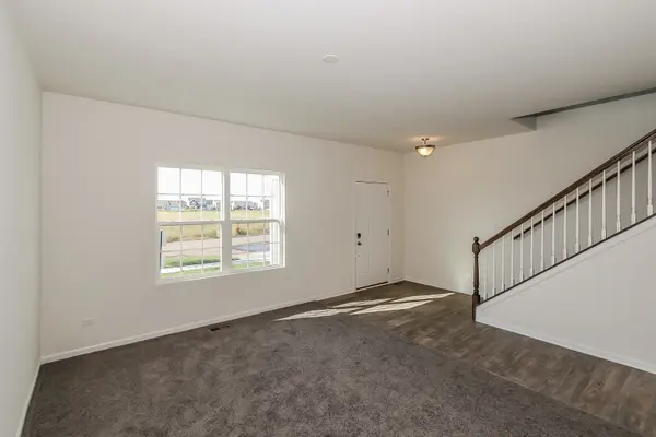 444 Radcliff LN, South Elgin, IL 60177