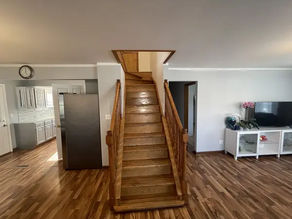 8208 Normandy AVE, Burbank, IL 60459