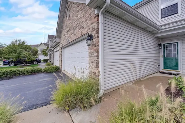 1939 Golden Gate LN, Naperville, IL 60563