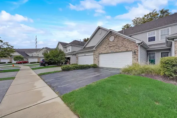 1939 Golden Gate LN, Naperville, IL 60563