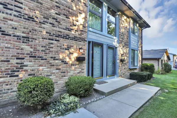 8322 Portsmouth DR #D, Darien, IL 60561