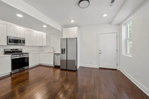 3087 N Elbridge AVE, Chicago, IL 60618