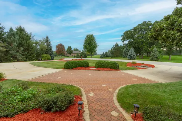 41W085 STONERIDGE LN, Elgin, IL 60124