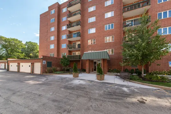 555 S River RD #405, Des Plaines, IL 60016