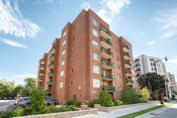 555 S River RD #405, Des Plaines, IL 60016