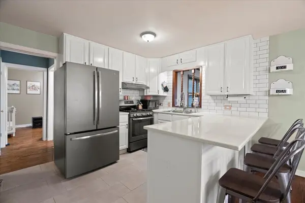 310 Oak Crest ST, Waukegan, IL 60085