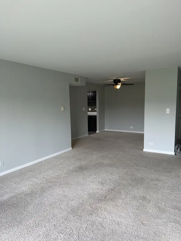 24 Kingery Quarter #101, Willowbrook, IL 60527