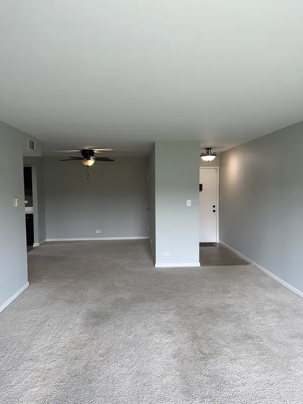 24 Kingery Quarter #101, Willowbrook, IL 60527
