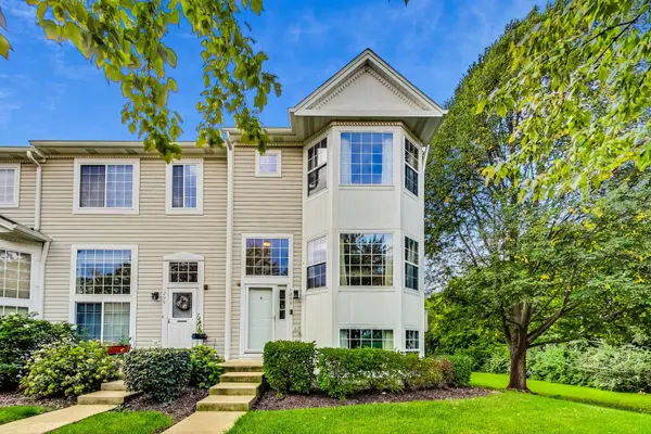 1208 Fox Hill LN, North Aurora, IL 60542