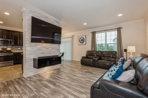 163 Remington DR, St. Charles, IL 60175