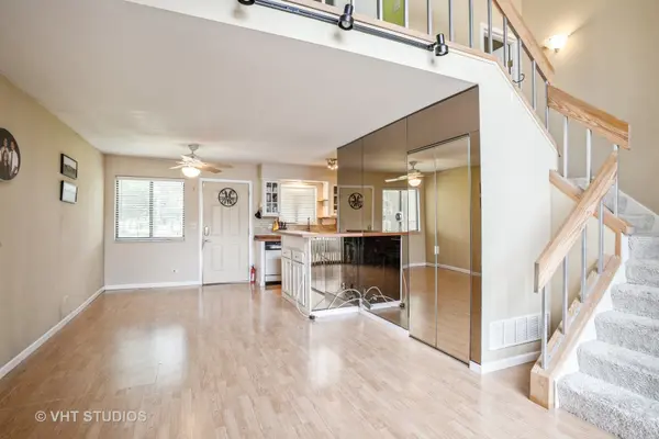 1018 Casa DR, Schaumburg, IL 60173