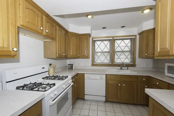 3238 N Orange AVE, Chicago, IL 60634