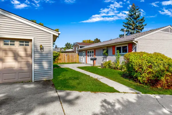 7990 Kingsbury DR, Hanover Park, IL 60133