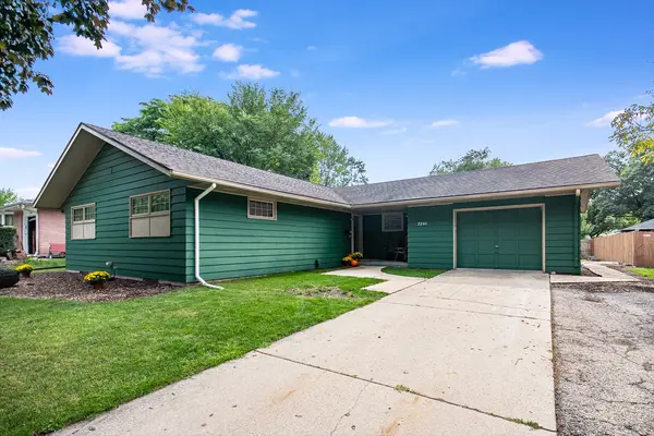 2240 Mayflower DR, Aurora, IL 60506