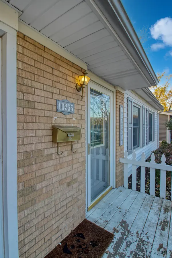 10255 Hawthorne DR, Orland Park, IL 60462