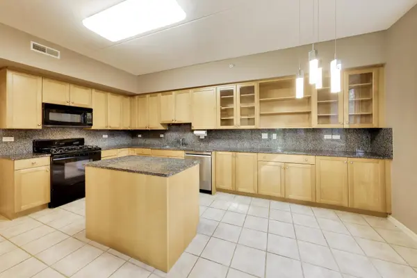 940 Augusta WAY #105, Highland Park, IL 60035
