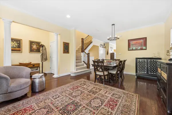 825 W 37th PL, Chicago, IL 60609