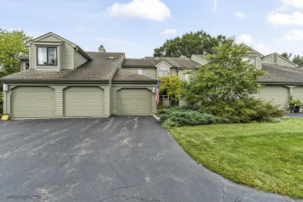 900 Shoreline RD, Lake Barrington, IL 60010