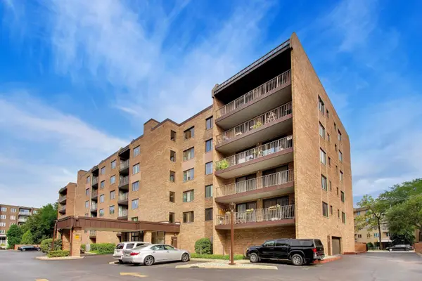 901 Center ST #403, Des Plaines, IL 60016